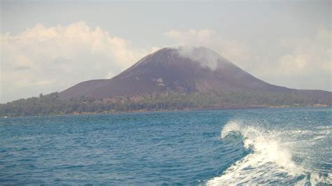 Gunung Krakatau Meletus Nelayan Diminta Jauhi Kawah Radius 2 Kilometer