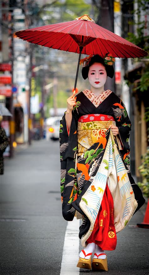 舞妓 Maiko 富津愈 Tomitsuyu 祇園東 Kyoto Japan Japanese Costume Japanese Outfits Kimono Japan