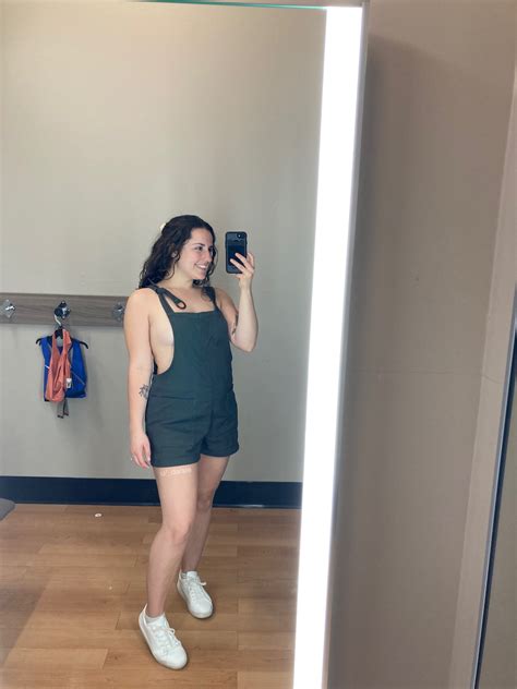 Braless At The Mall Scrolller