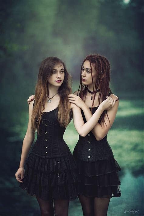 sisters of darkness 500px gothic girls victorian gothic dark fashion gothic fashion