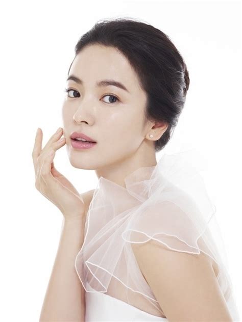 女優ソン・ヘギョ、化粧品グラビアの中「春の女神」のオーラ発散 Joongang Ilbo 中央日報