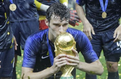 Benjamin, ce garçon que j'ai connu toute mon enfance. Martin Fourcade: Song für VfB-Profi Benjamin Pavard ...