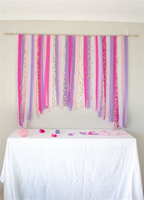 How to diy a fringe streamer tablecloth party backdrop!! How to Make a Crepe Paper Streamer Backdrop in 2020 ...