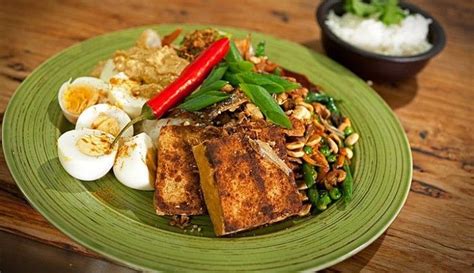 6 on our hot ten list this year. Nasi Lemak | Good Chef Bad Chef | Recipes, Nasi lemak ...