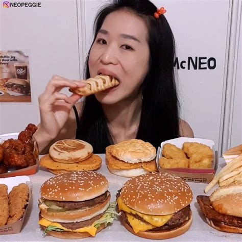 Mcdonalds Feast In America Mcrib Big Mac Quarter Pounder Cheeseburger Mukbang First Time