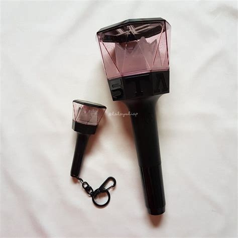 I ordered my lightstick for the tour and it arrived to france quicly, about 1 week and a few days! Monsta X Official Lightstick - Keyring #HiLYP | Kpop ...