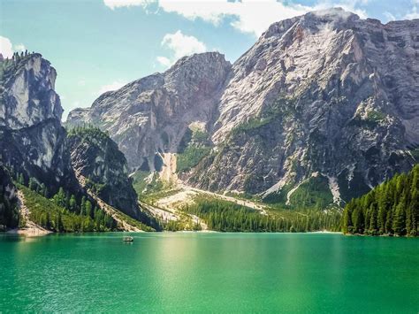 Lago Di Braies Nelle Dolomiti Lago Alpino In Alto Adige