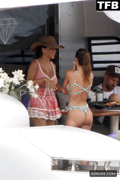 Antonela Roccuzzo Sexy Seen Flaunting Her Hot Bikini Body On A Boat
