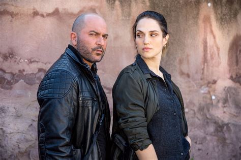 18 Things To Know About Fauda Star Lior Raz Hey Alma
