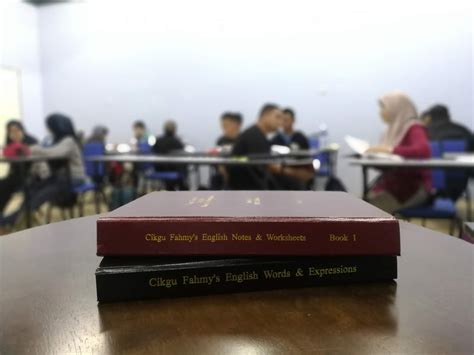 Mungkin dari sahabat ada yang memiliki anggapan dalam belajar bahasa inggris, mempelajari grammar itu tidaklah penting dan hanya. Mengapa perlu kita kuasai grammar Bahasa Inggeris?