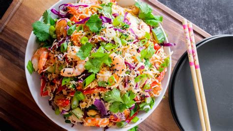 Order a delicious edamame, almond & oriental salad blend in a chili lime vinaigrette & topped with juicy shrimp, wonton strips, peanut sauce & fresh cilantro from our menu now. Thai Shrimp Noodle Salad with Peanut Dressing - Jawns I Cooked