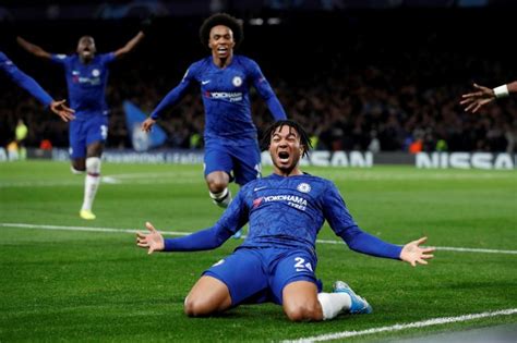 By mark clattenburg for the daily mail. Chelsea 4-4 Ajax: Kartu Merah untuk 2 Bek Tim Tamu Jadi ...