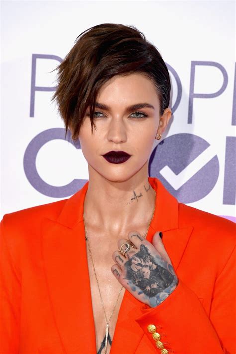 people s choice awards 2017 the best and worst celebrity hair and makeup looks on the red