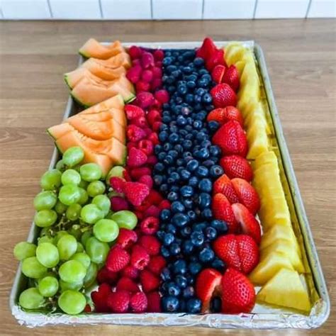 Simple Fruit Platter That Looks And Tastes Amazing
