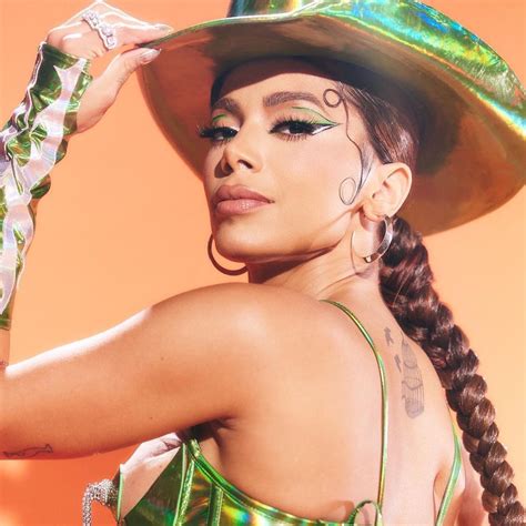 Pop Crave On Twitter Anitta Becomes The First Brazilian Artist In History To Win An Award At