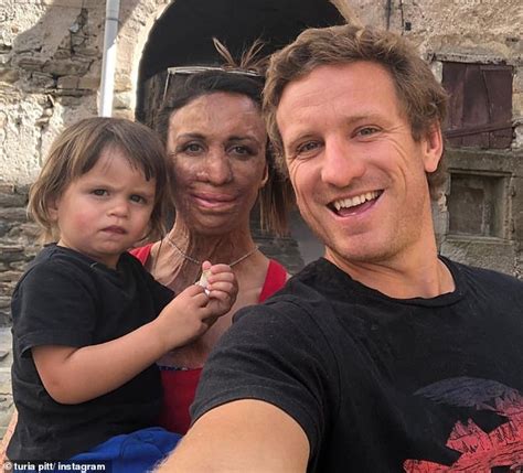 Turia Pitt Marvels Over Fianc Michael Hoskin S Outfit Daily Mail Online