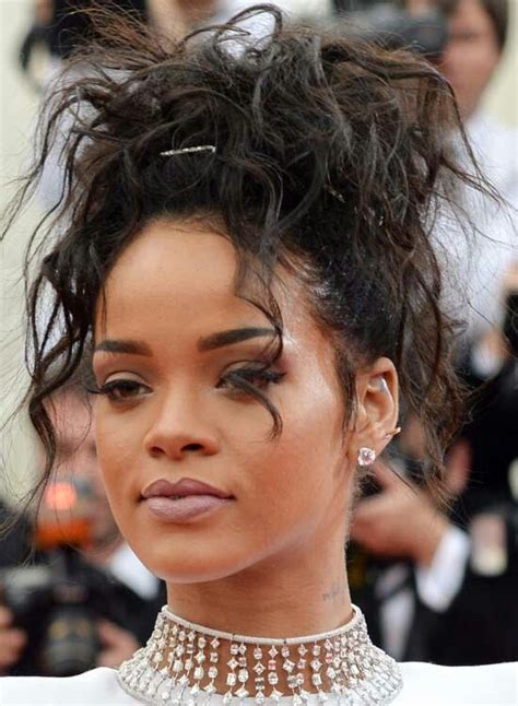 Rihanna Rihanna Hairstyles Curly Hair Styles Hair Styles