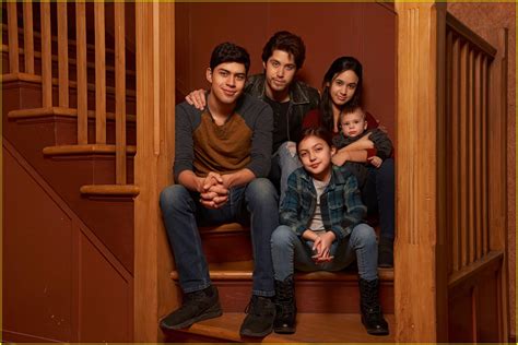 Freeform Cancels Party Of Five Reboot After One Season Photo 4454425
