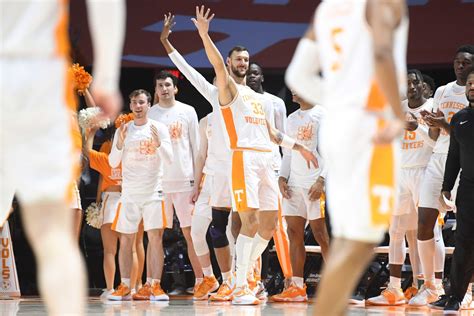 tennessee basketball bracketology vols move up one spot in all forecasts