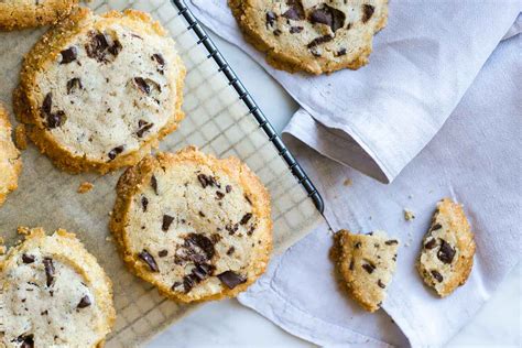 Salted Butter And Chocolate Chunk Shortbread Cookies Mondomulia