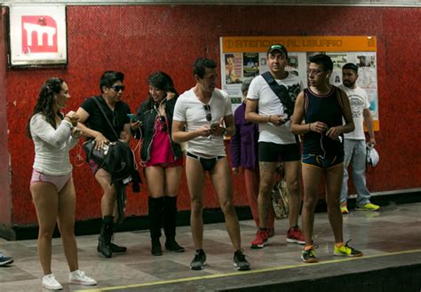 FotogalerÍa ¡en Calzones En El Metro Máspormás