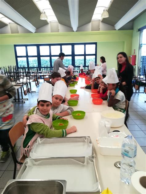 La scuola, infatti, ha integrato negli anni la responsabilità della educazione alimentare degli adolescenti prima delegata alle famiglie. Progetti di Educazione Alimentare nelle Scuole - CiboSerio.it