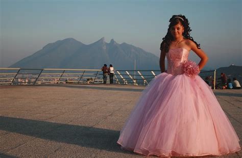 Quinceañera En México Al Cumplir 15 Años Las Mujeres Lo Flickr