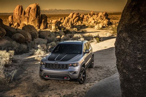 Jeep Grand Cherokee Gets Trailhawk And Updated Summit Trims For 2017