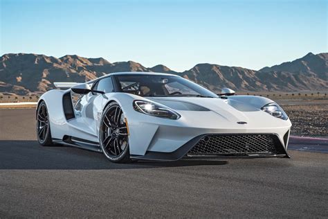 2017 Ford Gt Makes 647 Hp 550 Lb Ft Goes 216 Mph