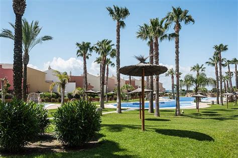 Vft/ca/00240 el apartamento está situado en una urbanización. Alquiler apartamento en Zahara de los Atunes, Costa de la Luz con piscina común y playa/lago ...