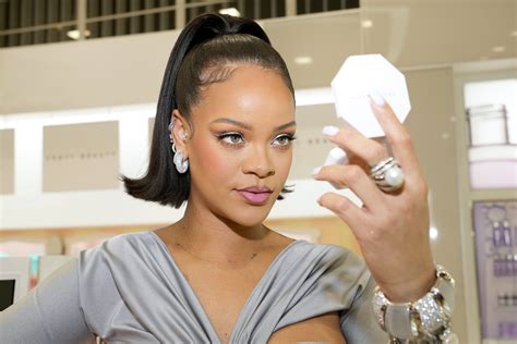 Rihanna Is Now Worth 14 Billionmaking Her Americas Youngest Self