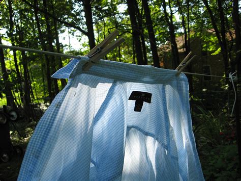 무료 이미지 숲 집 밖의 햇빛 마른 신선한 뒤뜰 세탁 깨끗한 안일 푸른 의류 캠핑 라이프 스타일 텐트 셔츠 빨랫줄 빨래 집 외피 의복