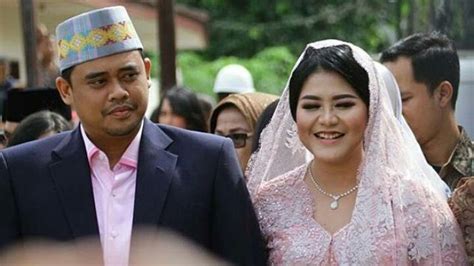 Sebelum bertemu bobby dan menikah dengannya, kahiyang ayu menempuh pendidikan di fakultas ilmu dan teknologi pangan. Pamerkan Foto Seluruh Badan, Kahiyang Ayu Diingatkan ...