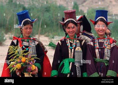 India Jammu And Kashmir Ladakh Leh Young Women In Traditional Dress