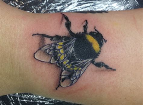 A Bumblebee Tattoo Tattoos Book 65000 Tattoos Designs Bee Tattoo