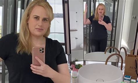 Rebel Wilson Shares Flattering Selfies Of Her Slimmed Down Physique Daily Mail Online