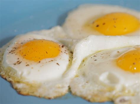 How To Make A Perfect Fried Egg With Runny Yolk Foodrecipestory