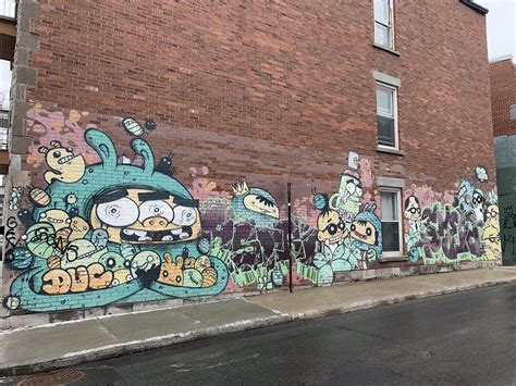 Graffiti 2930 De Mister Astro Capturé Par Rabot à Montréal Canada