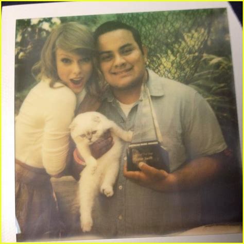 Taylor Swift Invites Fans To Her Home For 1989 Secret Sessions Photo