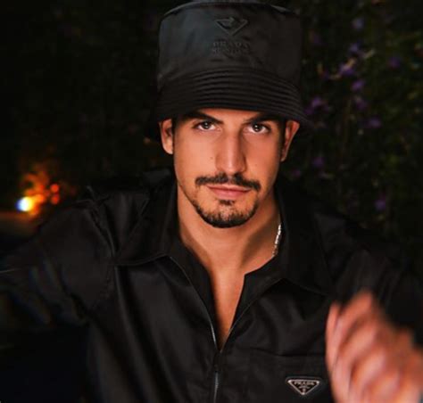 Bruna marquezine e enzo celulari são flagrados juntos em trilha no rio. Enzo Celulari está com um novo affair e ela é influencer ...