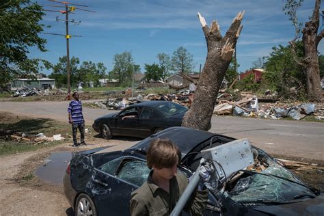 ‘debris Was Flying All Over 9 Dead As Storms Spread From Texas To