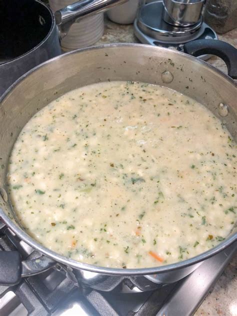That's big news as i have this soup is packed with the perfect amount of chicken, veggies, and rice….all in a creamy broth! Copycat Panera Chicken & Wild Rice Soup - Hot Rod's Recipes