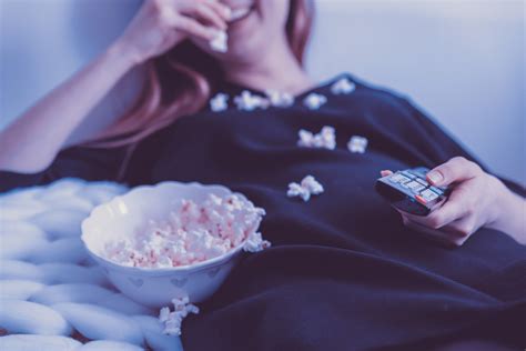 this is why binge watching is no longer in fashion