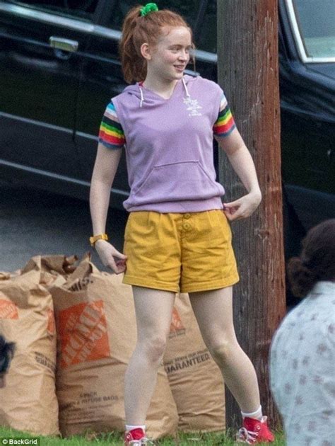 Stranger Things Characters Going On A Trip Sadie Sink Elle Fanning Ziggy 80s Fashion
