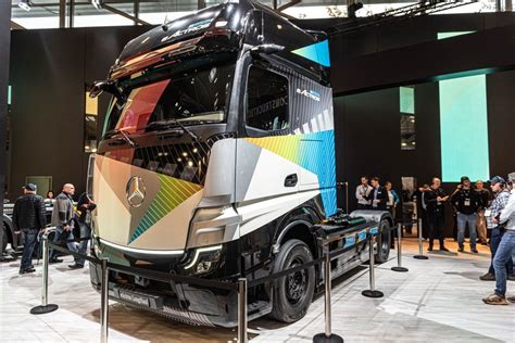 Daimler AG Mercedes Benz Trucks präsentiert mehrere rein batterie