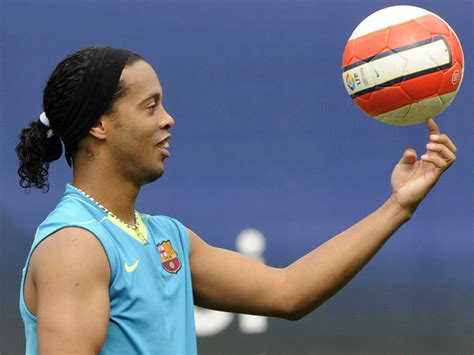 All Football Players Ronaldinho Hairstyle Images 2012