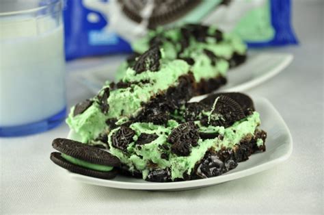 This tastes exactly like a giant andes mint in chocolate fudge form that is too delicious and super easy to prepare. Triple Layer Fudge Mint Oreo Brownies | Wishes and Dishes