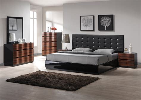 Modern style bedroom set is very spacious that gives you the ultimate comfort. Brenda Modern Bedroom w/Black Tufted Leatherette Headboard