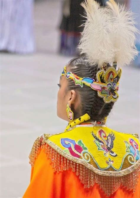 Indian Women Dance Too Powwow Beadwork Powwow Regalia Native Beadwork