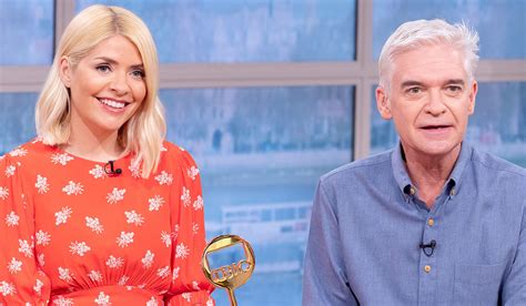 Holly Willoughby Explains Why She Has Stopped Wearing Her Wedding Ring Extraie